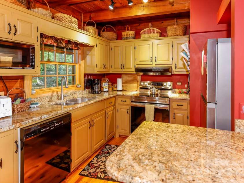 282 H and H Trail, Black Mountain, NC 28711.  MLS# CAR4267235, YatesRealty ID 22360. 