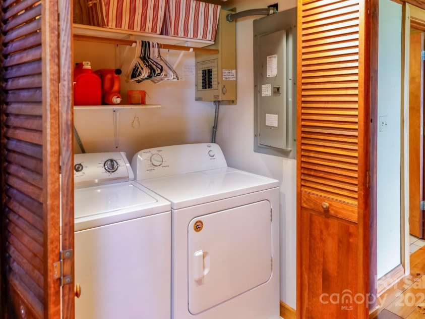 282 H and H Trail, Black Mountain, NC 28711.  MLS# CAR4267235, YatesRealty ID 22360. 