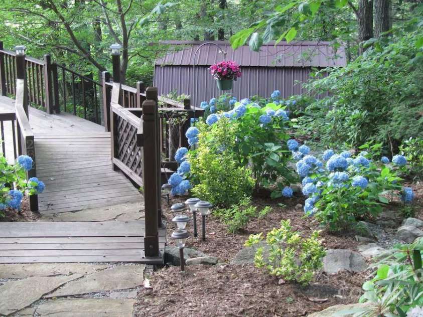 282 H and H Trail, Black Mountain, NC 28711.  MLS# CAR4267235, YatesRealty ID 22360. 