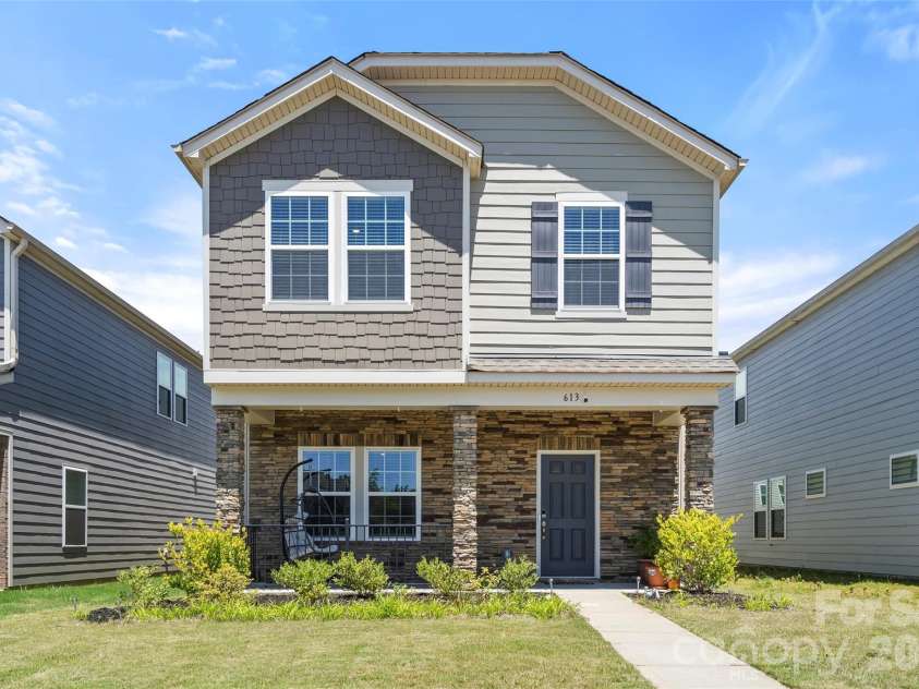 613 Cedar Knoll Circle, Pineville, NC 28134.  MLS# CAR4358850, YatesRealty ID 22360. 