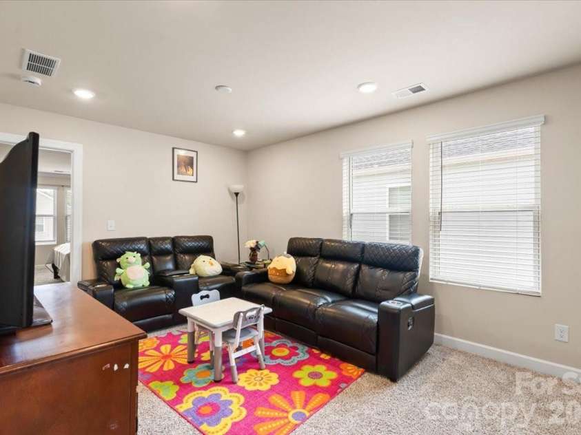 613 Cedar Knoll Circle, Pineville, NC 28134.  MLS# CAR4412265, YatesRealty ID 22360. 