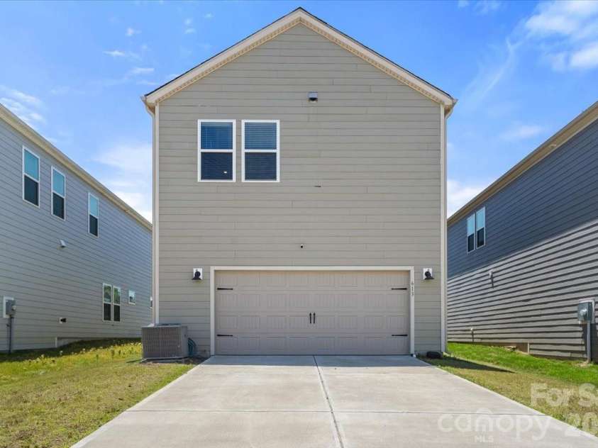 613 Cedar Knoll Circle, Pineville, NC 28134.  MLS# CAR4412265, YatesRealty ID 22360. 