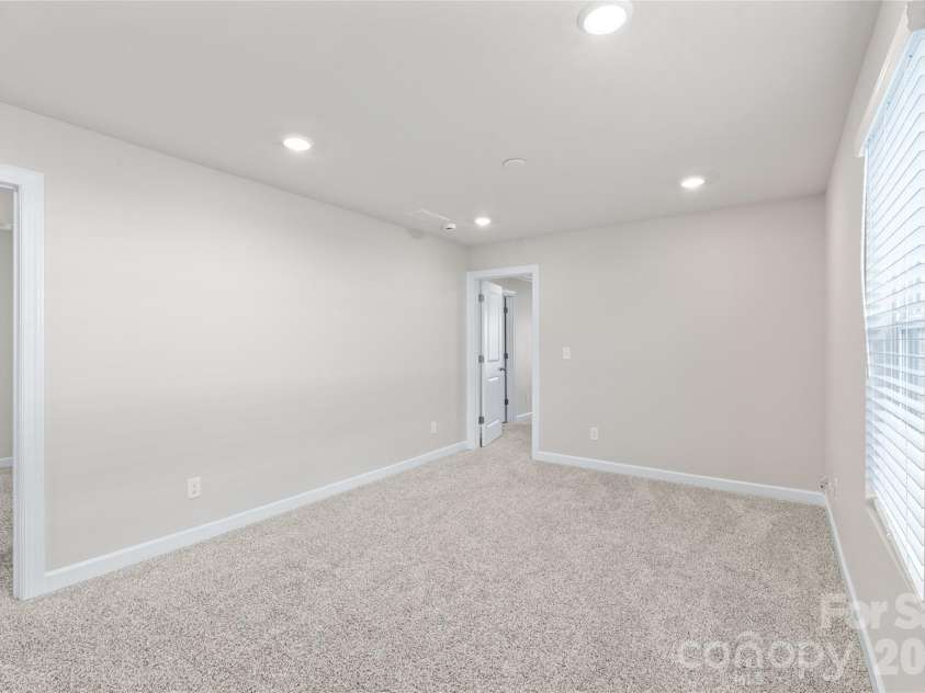 613 Cedar Knoll Circle, Pineville, NC 28134.  MLS# CAR4424721, YatesRealty ID 22360. Upper level sitting area
