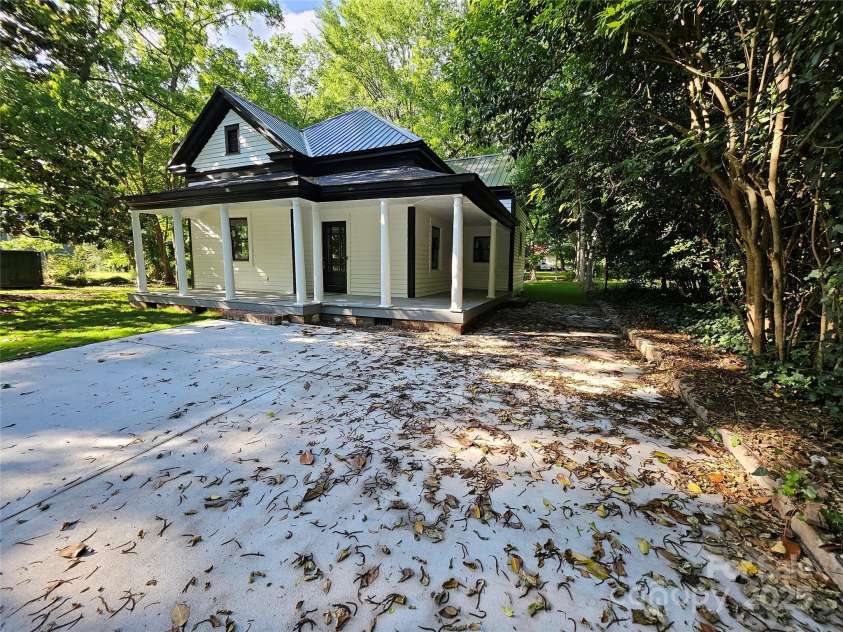 409 Everette Street, Monroe, NC 28112.  MLS# CAR4274046, YatesRealty ID 22361. 