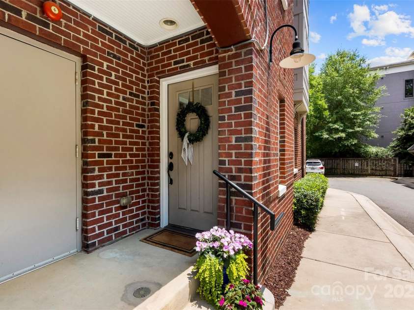 106 Laurel Avenue, Charlotte, NC 28207.  MLS# CAR4274415, YatesRealty ID 22362. 