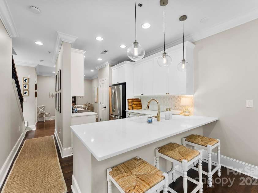 106 Laurel Avenue, Charlotte, NC 28207.  MLS# CAR4274415, YatesRealty ID 22362. 