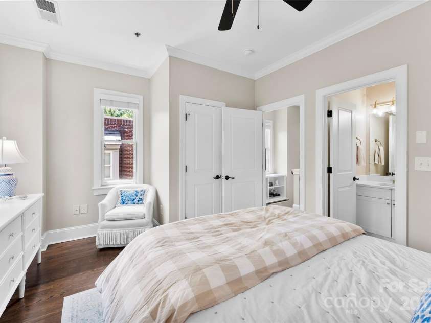 106 Laurel Avenue, Charlotte, NC 28207.  MLS# CAR4274415, YatesRealty ID 22362. 