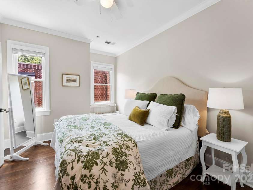 106 Laurel Avenue, Charlotte, NC 28207.  MLS# CAR4274415, YatesRealty ID 22362. 