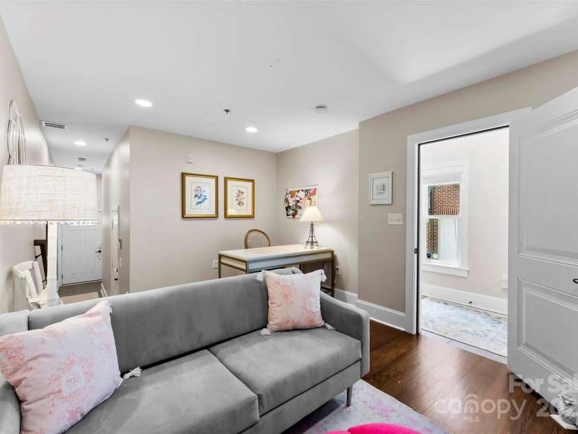 106 Laurel Avenue, Charlotte, NC 28207.  MLS# CAR4274415, YatesRealty ID 22362. 