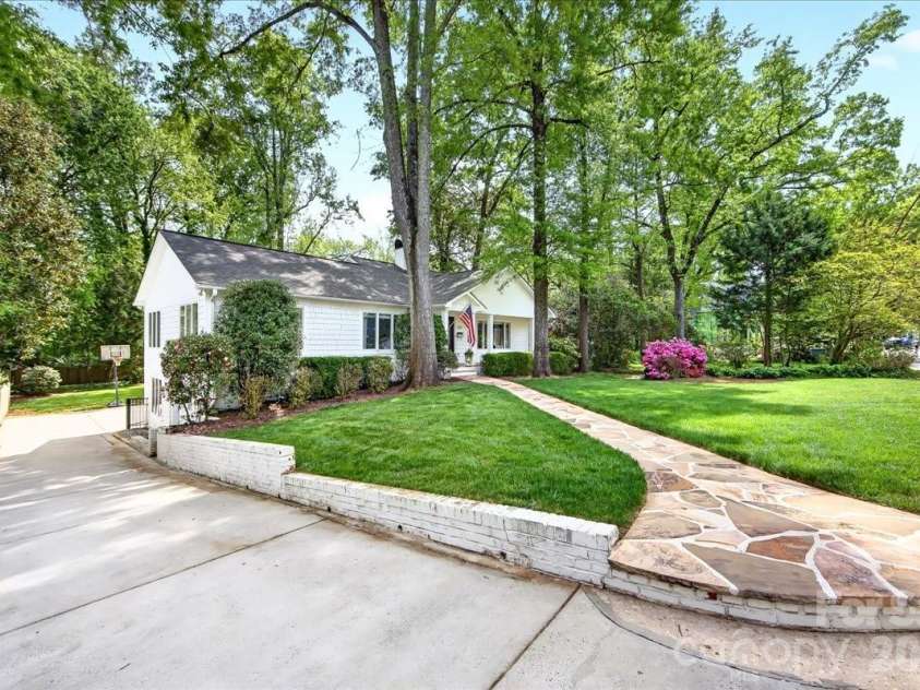 3209 Fairfax Drive, Charlotte, NC 28209.  MLS# CAR4380580, YatesRealty ID 22362. 