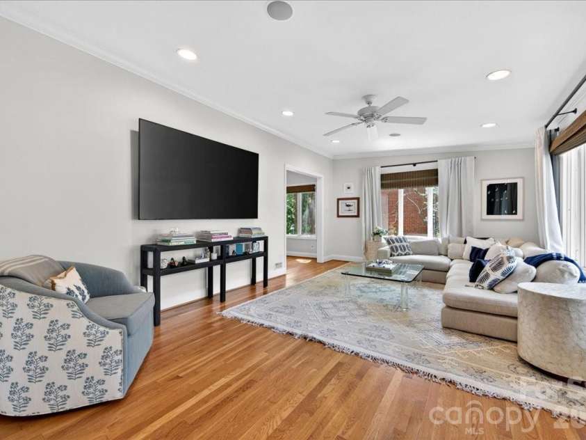 3209 Fairfax Drive, Charlotte, NC 28209.  MLS# CAR4380580, YatesRealty ID 22362. 