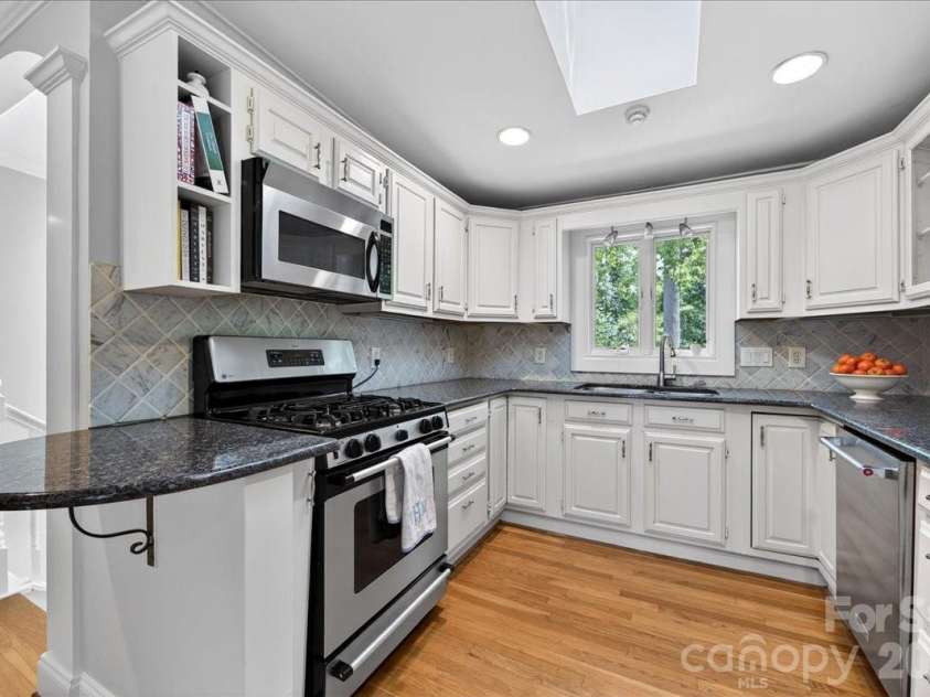 3209 Fairfax Drive, Charlotte, NC 28209.  MLS# CAR4380580, YatesRealty ID 22362. 