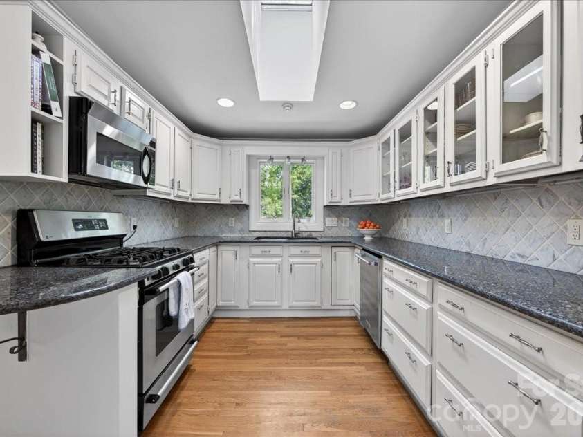 3209 Fairfax Drive, Charlotte, NC 28209.  MLS# CAR4380580, YatesRealty ID 22362. 