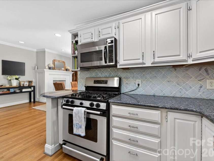 3209 Fairfax Drive, Charlotte, NC 28209.  MLS# CAR4380580, YatesRealty ID 22362. 