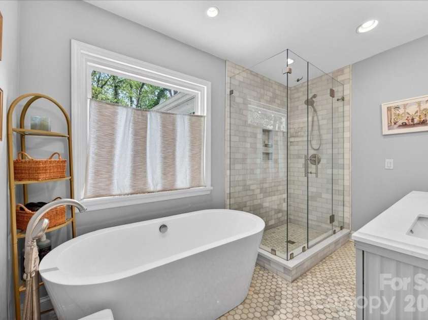 3209 Fairfax Drive, Charlotte, NC 28209.  MLS# CAR4380580, YatesRealty ID 22362. 