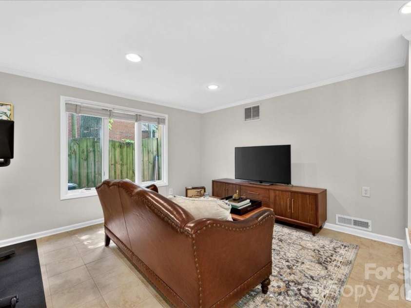 3209 Fairfax Drive, Charlotte, NC 28209.  MLS# CAR4380580, YatesRealty ID 22362. 