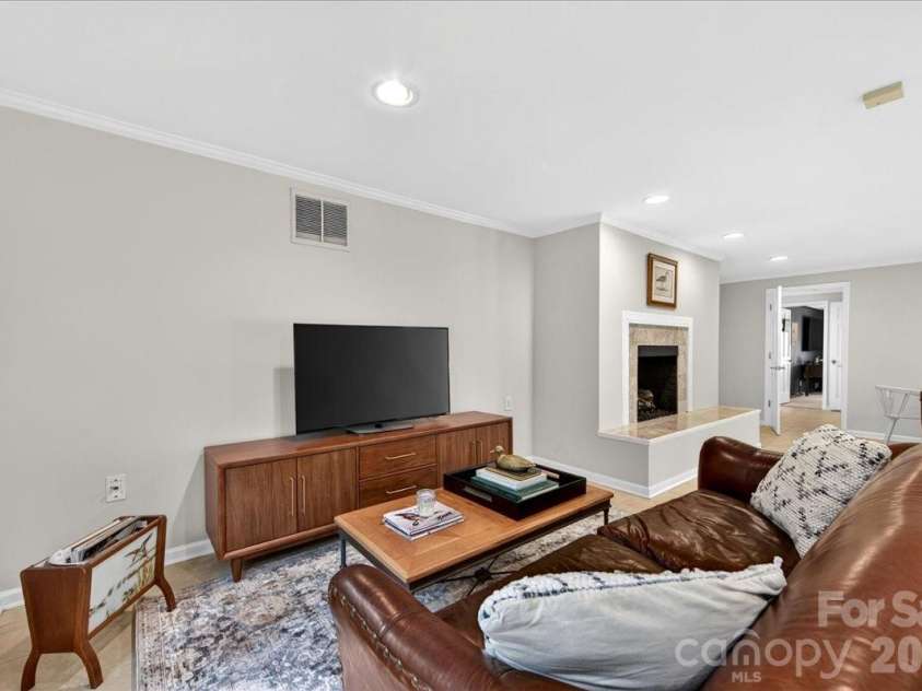 3209 Fairfax Drive, Charlotte, NC 28209.  MLS# CAR4380580, YatesRealty ID 22362. 