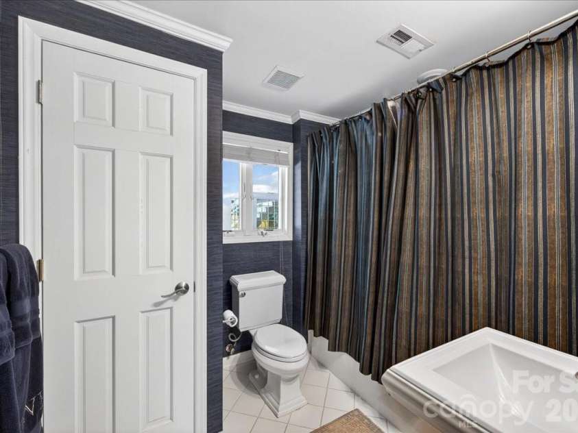 3209 Fairfax Drive, Charlotte, NC 28209.  MLS# CAR4380580, YatesRealty ID 22362. 