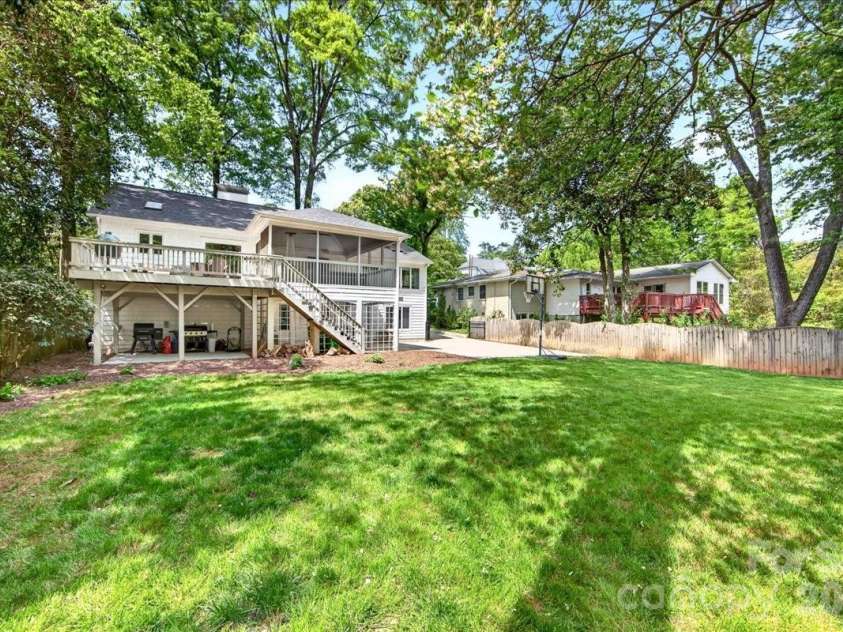 3209 Fairfax Drive, Charlotte, NC 28209.  MLS# CAR4380580, YatesRealty ID 22362. 
