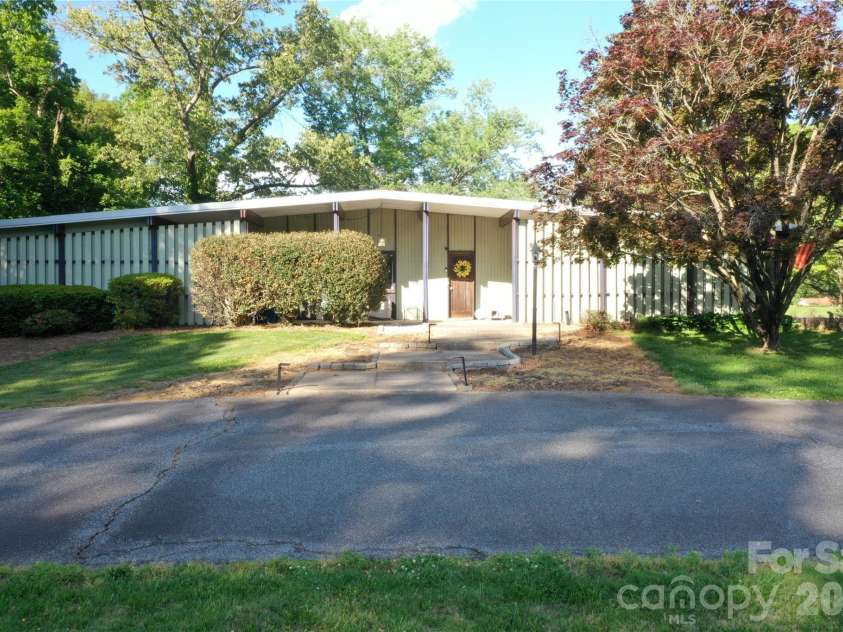 2842 Dogwood Drive, Claremont, NC 28610.  MLS# CAR4372267, YatesRealty ID 22363. 