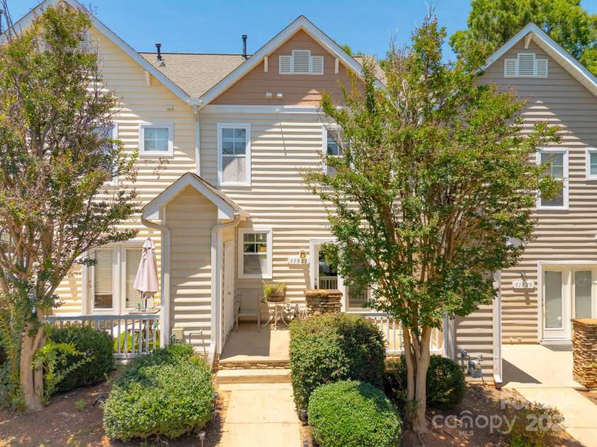 11021 Dundarrach Lane, Charlotte, NC 28277.  MLS# CAR4273244, YatesRealty ID 22364. 