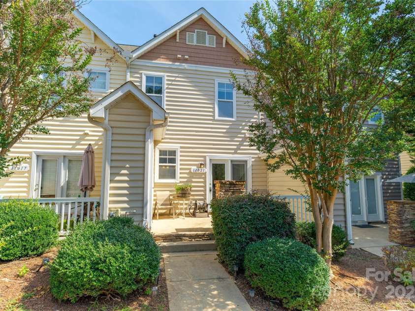 11021 Dundarrach Lane, Charlotte, NC 28277.  MLS# CAR4273244, YatesRealty ID 22364. Back Porch