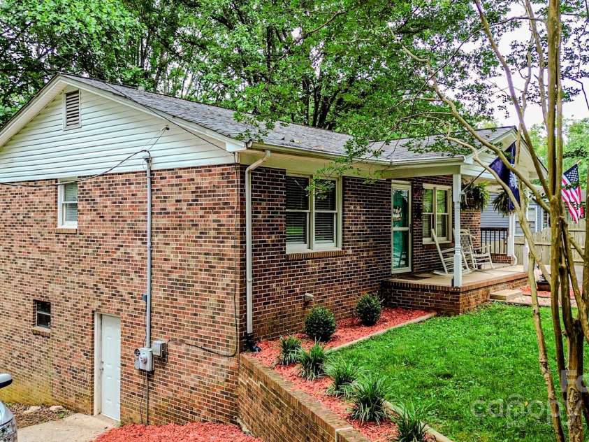 206 Logan Drive, Blacksburg, SC 29702.  MLS# CAR4264068, YatesRealty ID 22365. 