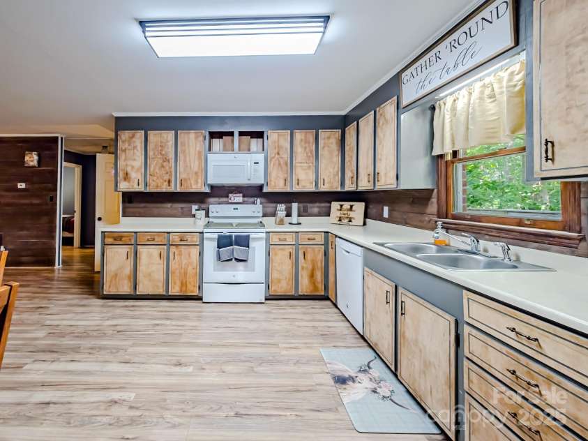 206 Logan Drive, Blacksburg, SC 29702.  MLS# CAR4264068, YatesRealty ID 22365. 