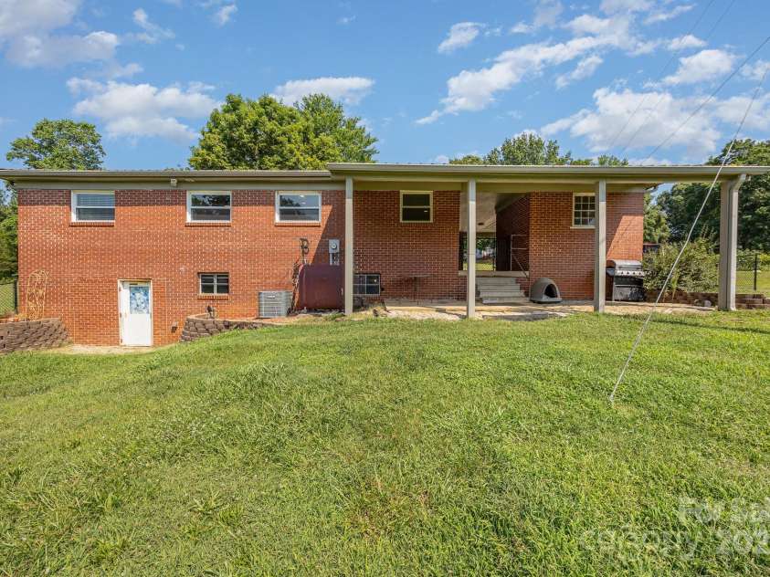 164 Dogtrot Road, Mocksville, NC 27028.  MLS# CAR4275149, YatesRealty ID 22366. 