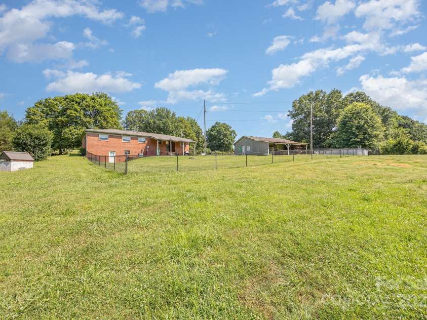 164 Dogtrot Road, Mocksville, NC 27028.  MLS# CAR4275149, YatesRealty ID 22366. 
