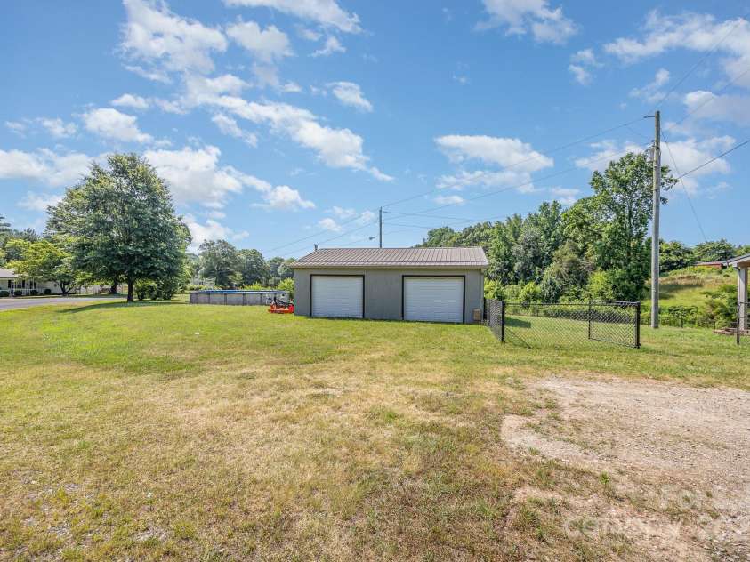 164 Dogtrot Road, Mocksville, NC 27028.  MLS# CAR4275149, YatesRealty ID 22366. 