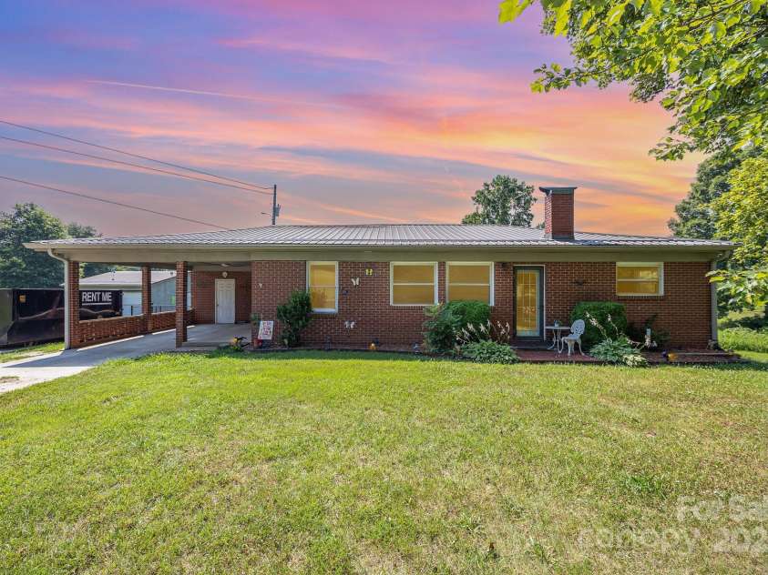 164 Dogtrot Road, Mocksville, NC 27028.  MLS# CAR4275149, YatesRealty ID 22366. 