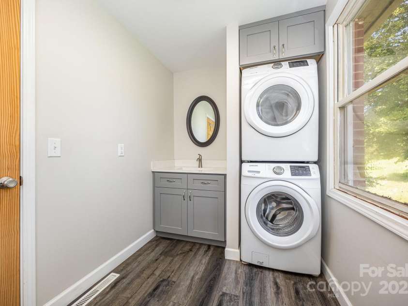 164 Dogtrot Road, Mocksville, NC 27028.  MLS# CAR4275149, YatesRealty ID 22366. Laundry