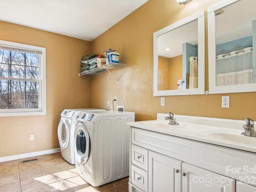 52 Mulberry Street, Asheville, NC 28804.  MLS# CAR4199862, YatesRealty ID 22367. 