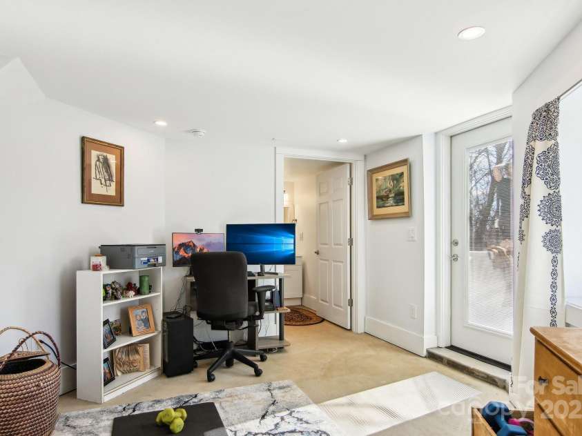 52 Mulberry Street, Asheville, NC 28804.  MLS# CAR4199862, YatesRealty ID 22367. 