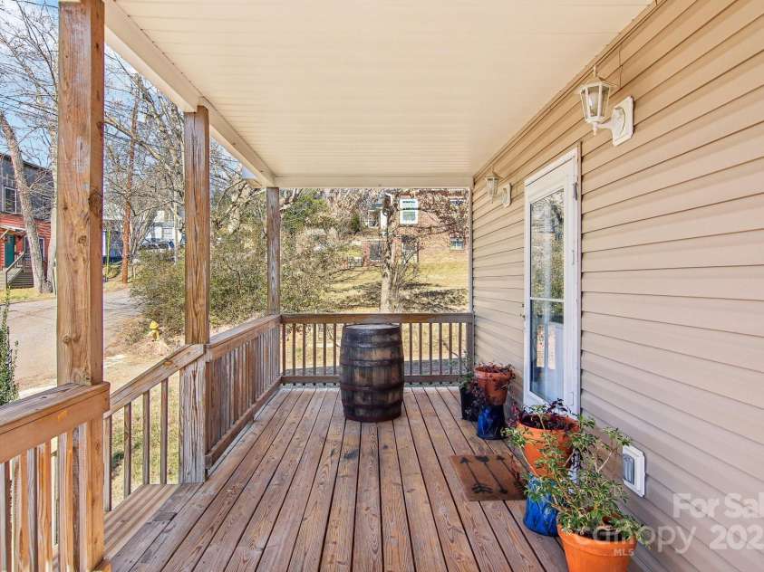 52 Mulberry Street, Asheville, NC 28804.  MLS# CAR4199862, YatesRealty ID 22367. 