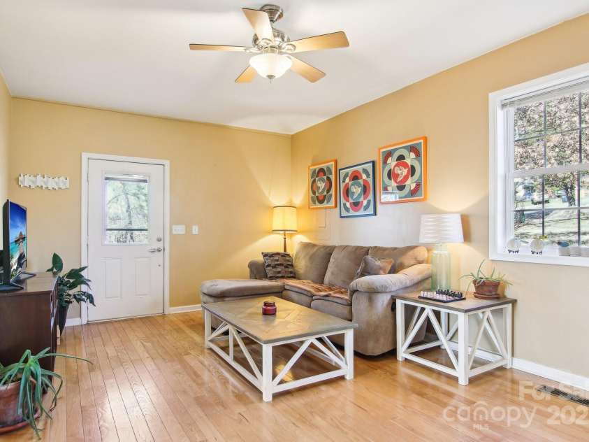 52 Mulberry Street, Asheville, NC 28804.  MLS# CAR4199862, YatesRealty ID 22367. 