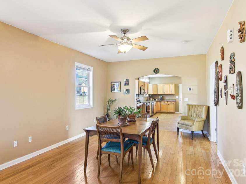 52 Mulberry Street, Asheville, NC 28804.  MLS# CAR4199862, YatesRealty ID 22367. 