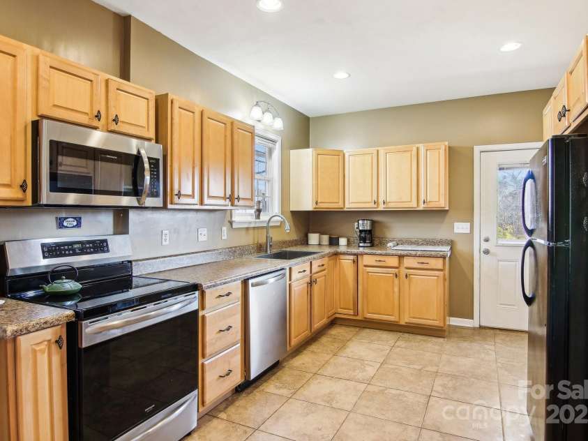 52 Mulberry Street, Asheville, NC 28804.  MLS# CAR4199862, YatesRealty ID 22367. 