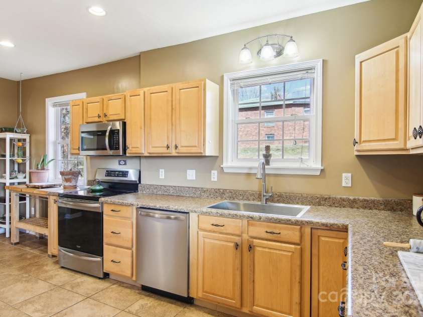 52 Mulberry Street, Asheville, NC 28804.  MLS# CAR4199862, YatesRealty ID 22367. 