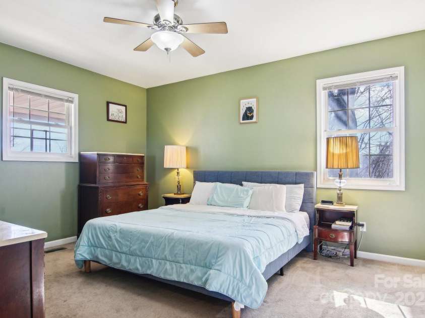 52 Mulberry Street, Asheville, NC 28804.  MLS# CAR4199862, YatesRealty ID 22367. 