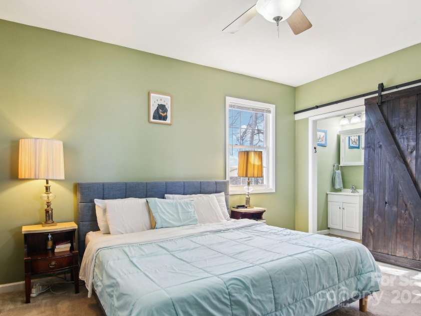 52 Mulberry Street, Asheville, NC 28804.  MLS# CAR4199862, YatesRealty ID 22367. 