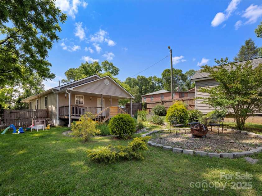 52 Mulberry Street, Asheville, NC 28804.  MLS# CAR4199862, YatesRealty ID 22367. 