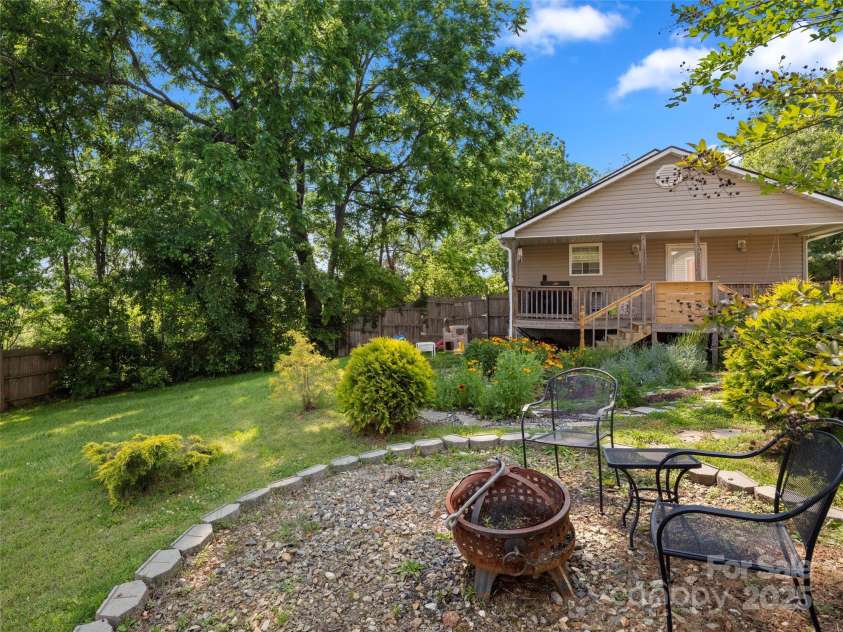 52 Mulberry Street, Asheville, NC 28804.  MLS# CAR4199862, YatesRealty ID 22367. 