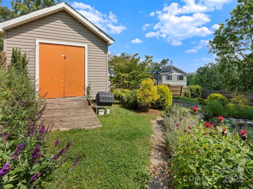 52 Mulberry Street, Asheville, NC 28804.  MLS# CAR4199862, YatesRealty ID 22367. 