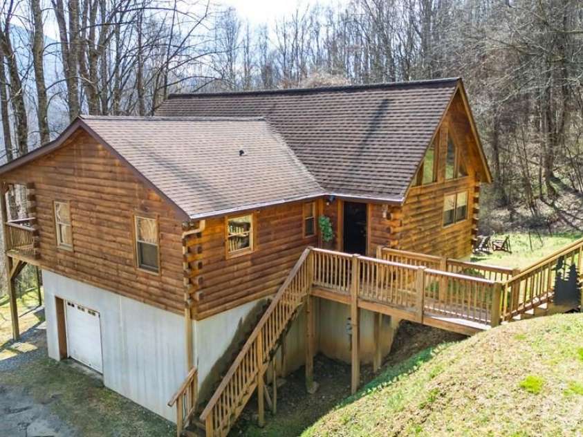 675 Forest Valley Road, Sylva, NC 28779.  MLS# CAR4365187, YatesRealty ID 22367. 