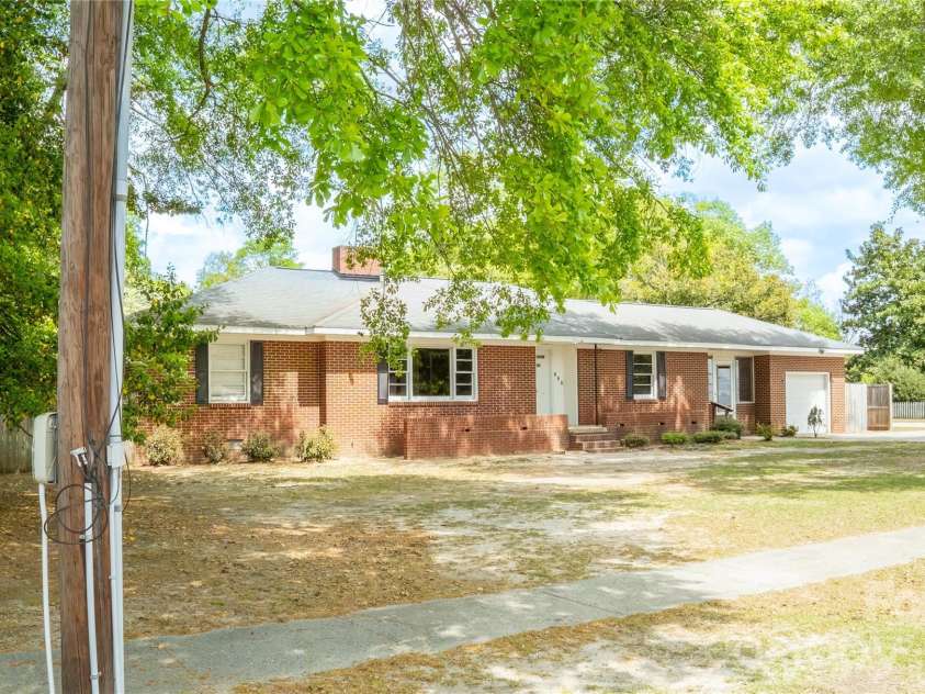 211 Richland Street, Kershaw, SC 29067.  MLS# CAR4365884, YatesRealty ID 22368. 