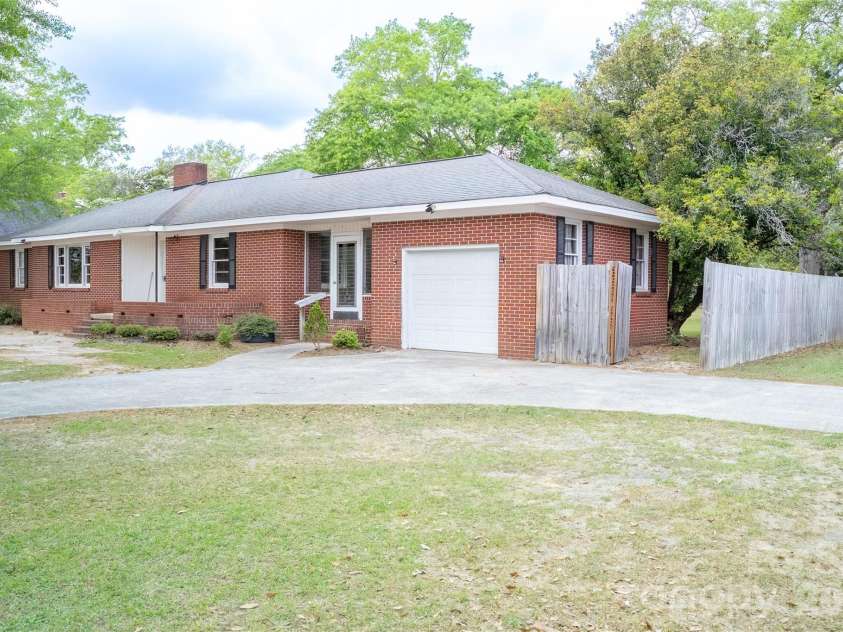 211 Richland Street, Kershaw, SC 29067.  MLS# CAR4365884, YatesRealty ID 22368. 