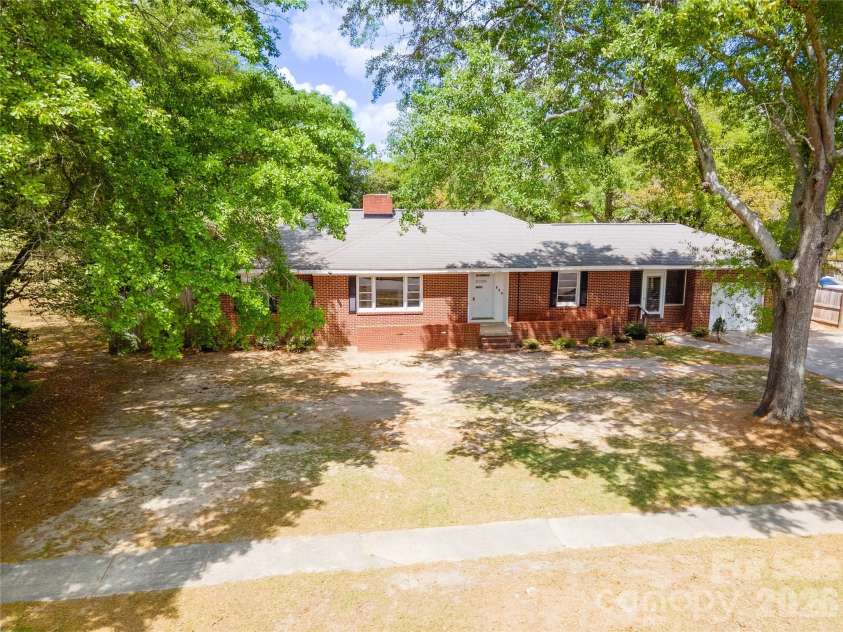 211 Richland Street, Kershaw, SC 29067.  MLS# CAR4365884, YatesRealty ID 22368. 