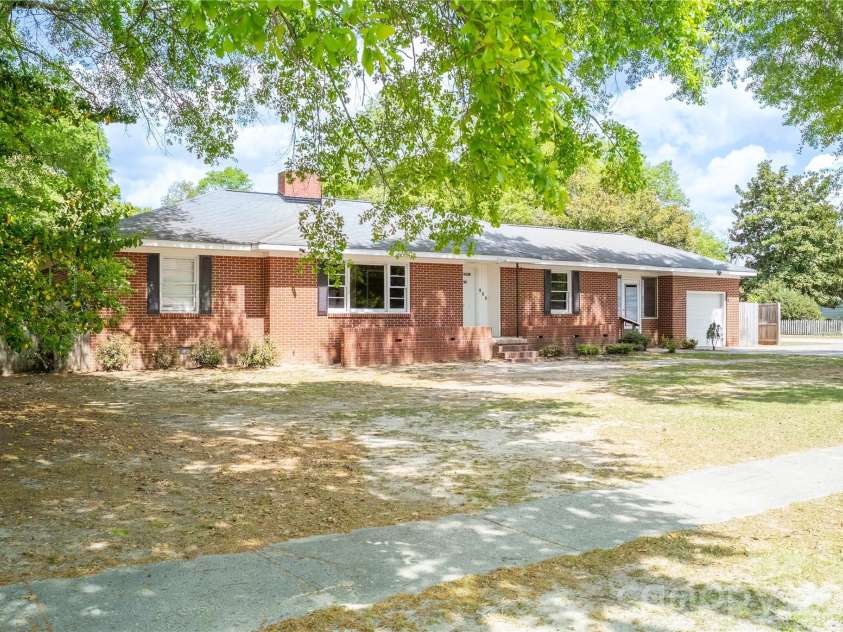 211 Richland Street, Kershaw, SC 29067.  MLS# CAR4365884, YatesRealty ID 22368. 